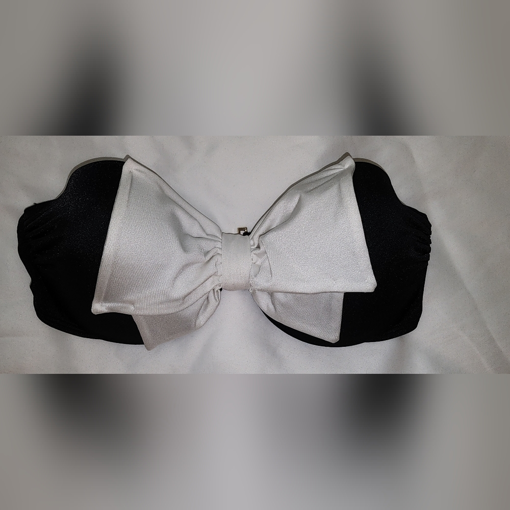 NWOT Victoria's Secret Swim Top